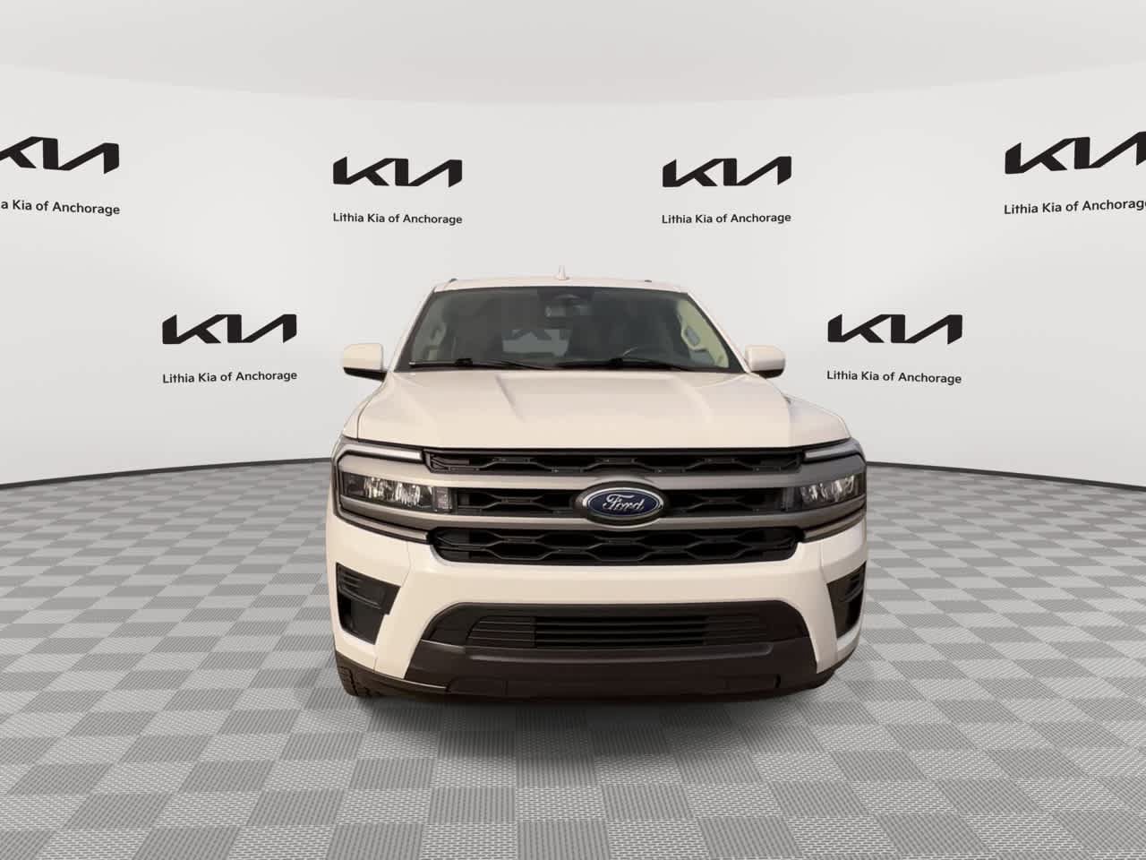 Used 2024 Ford Expedition Max XLT AWD/4WD image 3