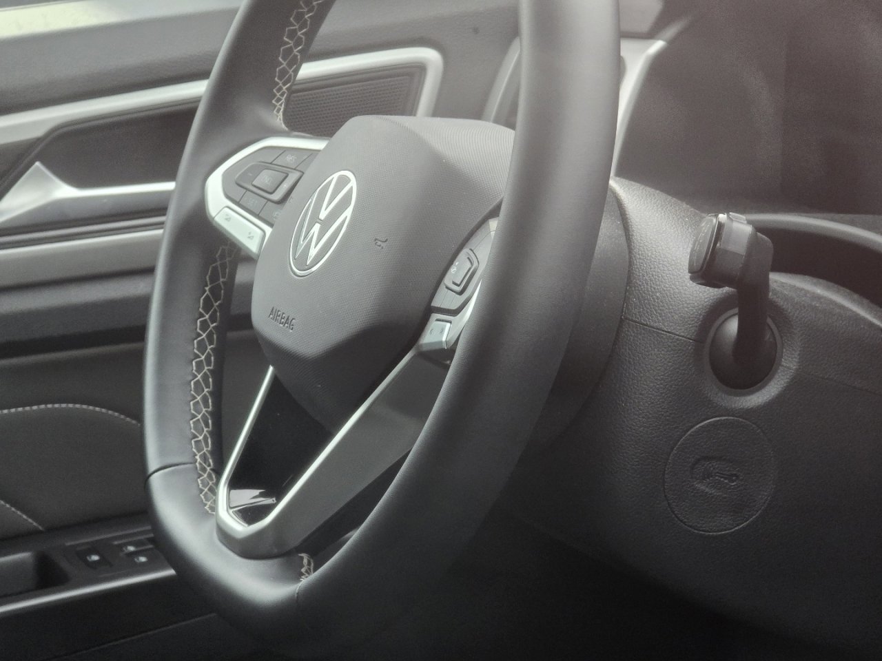 Used 2023 Volkswagen Atlas SE image 18