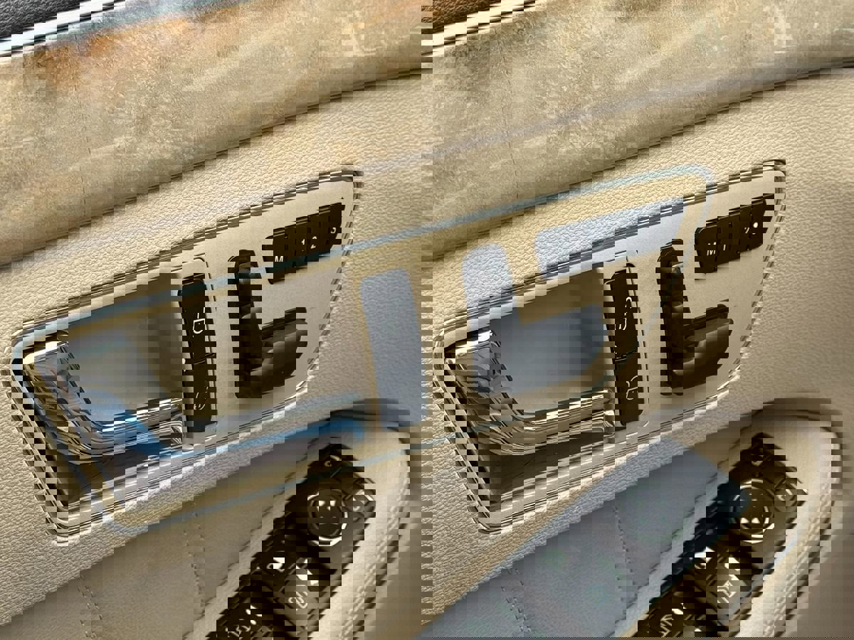 Used 2011 Mercedes-Benz E 550 Sedan image 35