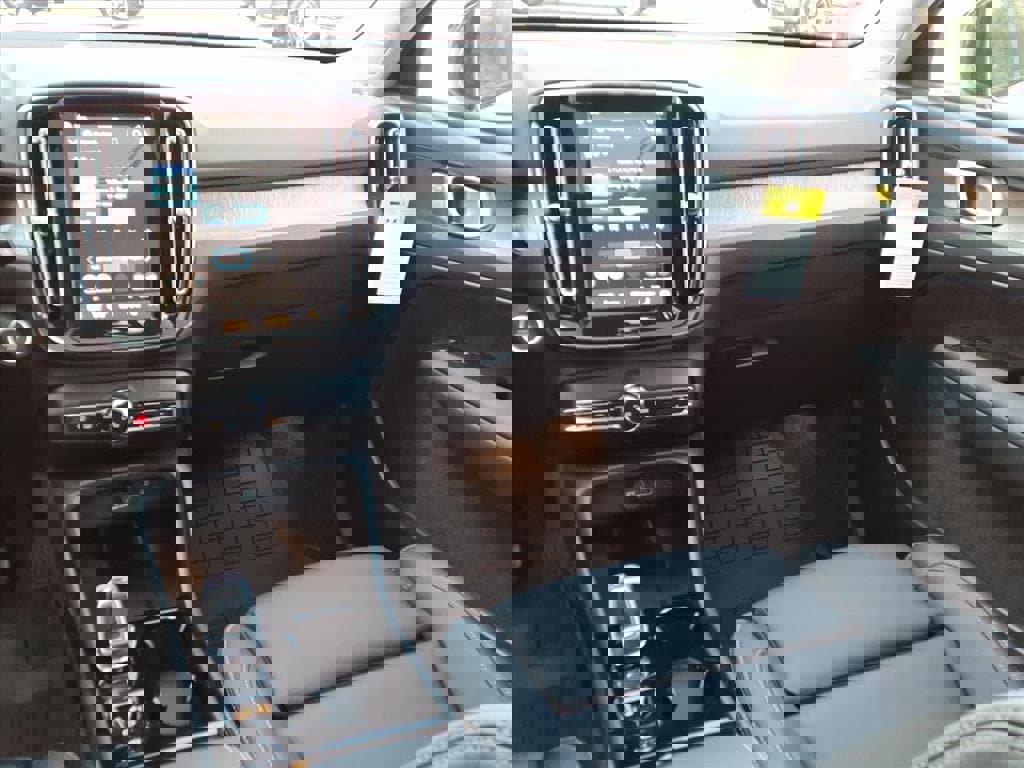 New 2026 Volvo XC40 B5 Plus w/ Protection Package Premier image 10