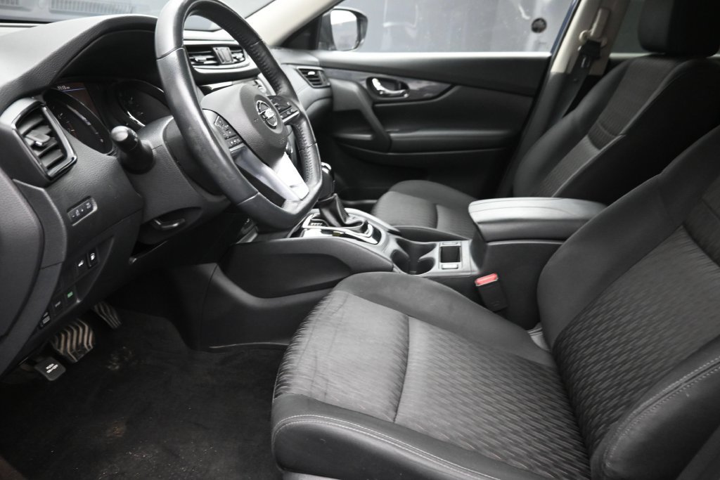 Used 2018 Nissan Rogue SV w/ Premium Package AWD/4WD image 16