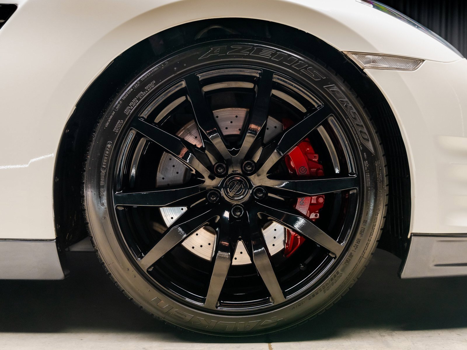 Used 2015 Nissan GT-R Premium image 27