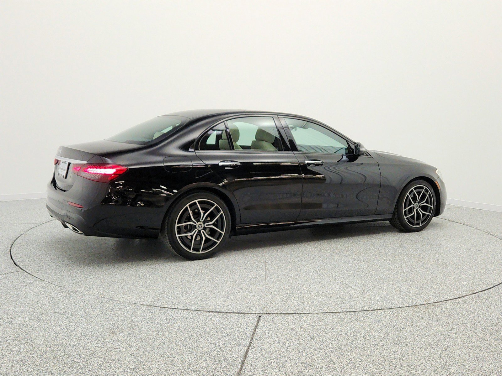 Used 2022 Mercedes-Benz E 350 Sedan image 5