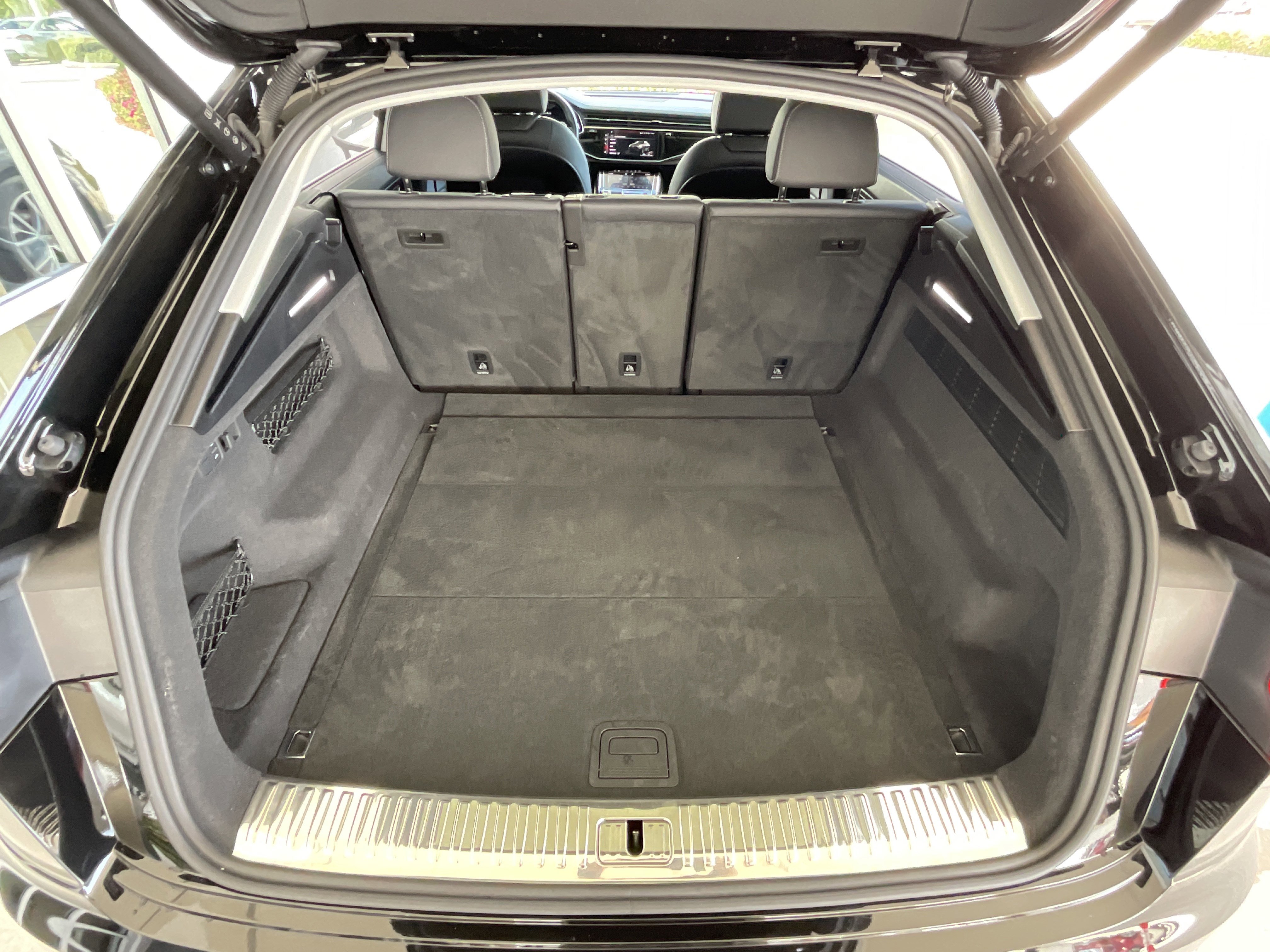 Used 2023 Audi Q8 Prestige image 33