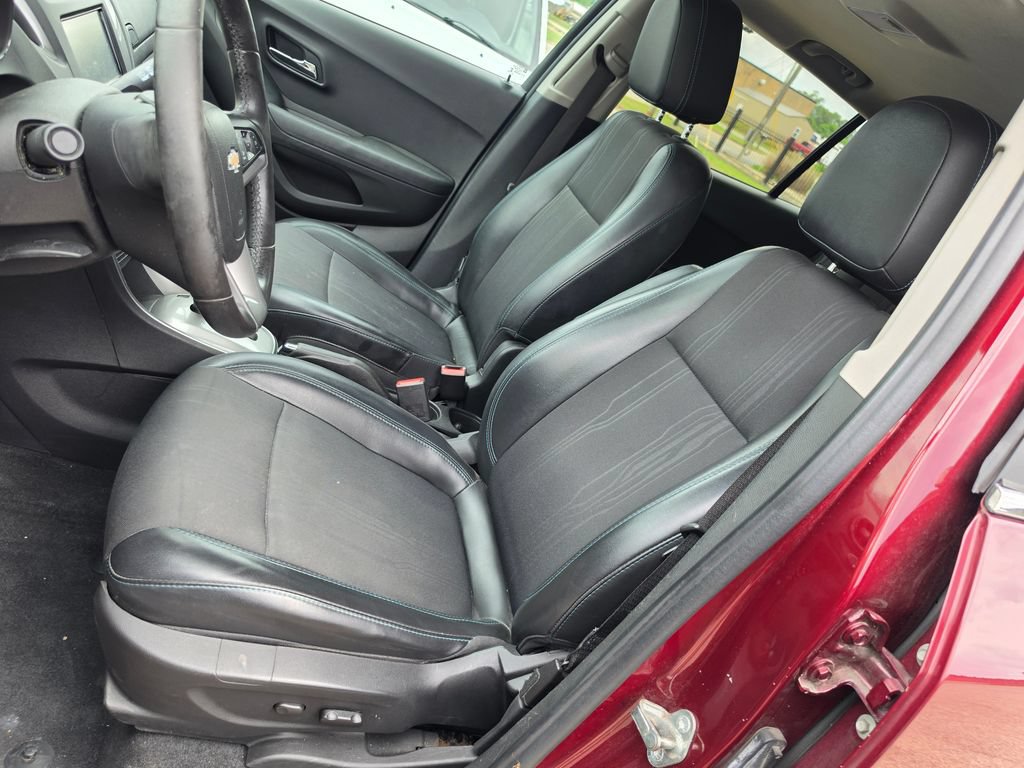 Used 2016 Chevrolet Trax LT w/ LT Sun and Sound Package AWD/4WD image 6