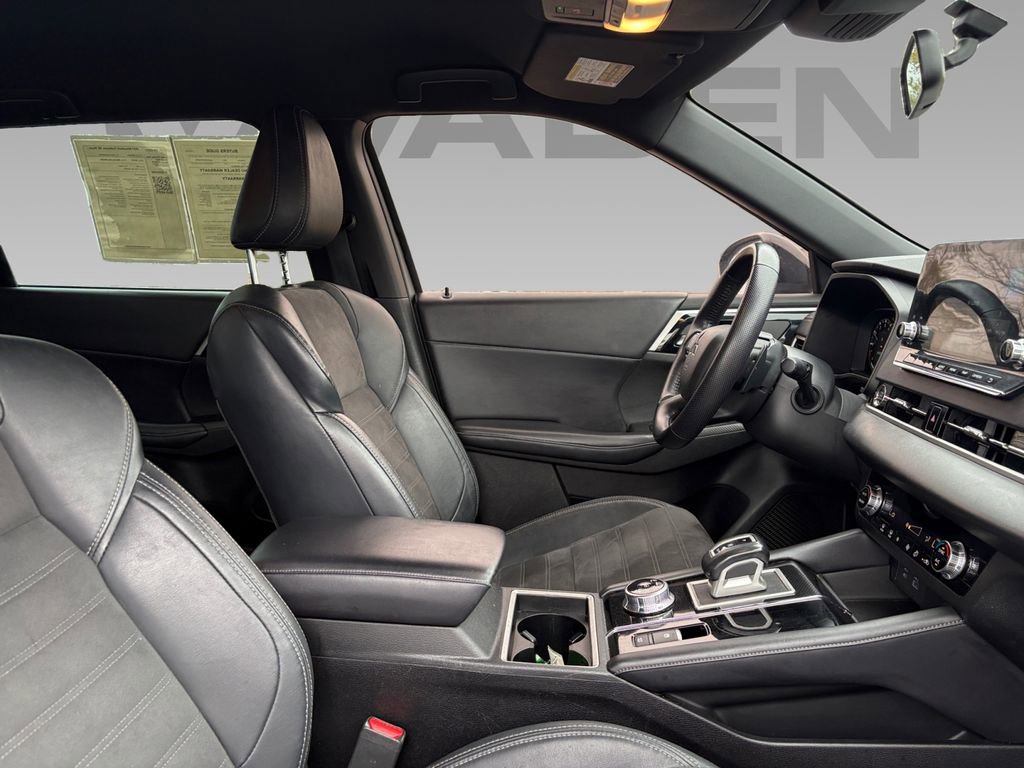 Used 2023 Mitsubishi Outlander SE Black Edition image 8