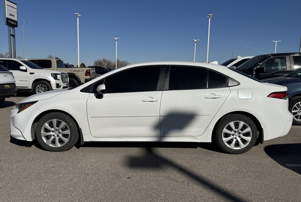 Used 2024 Toyota Corolla LE image 2