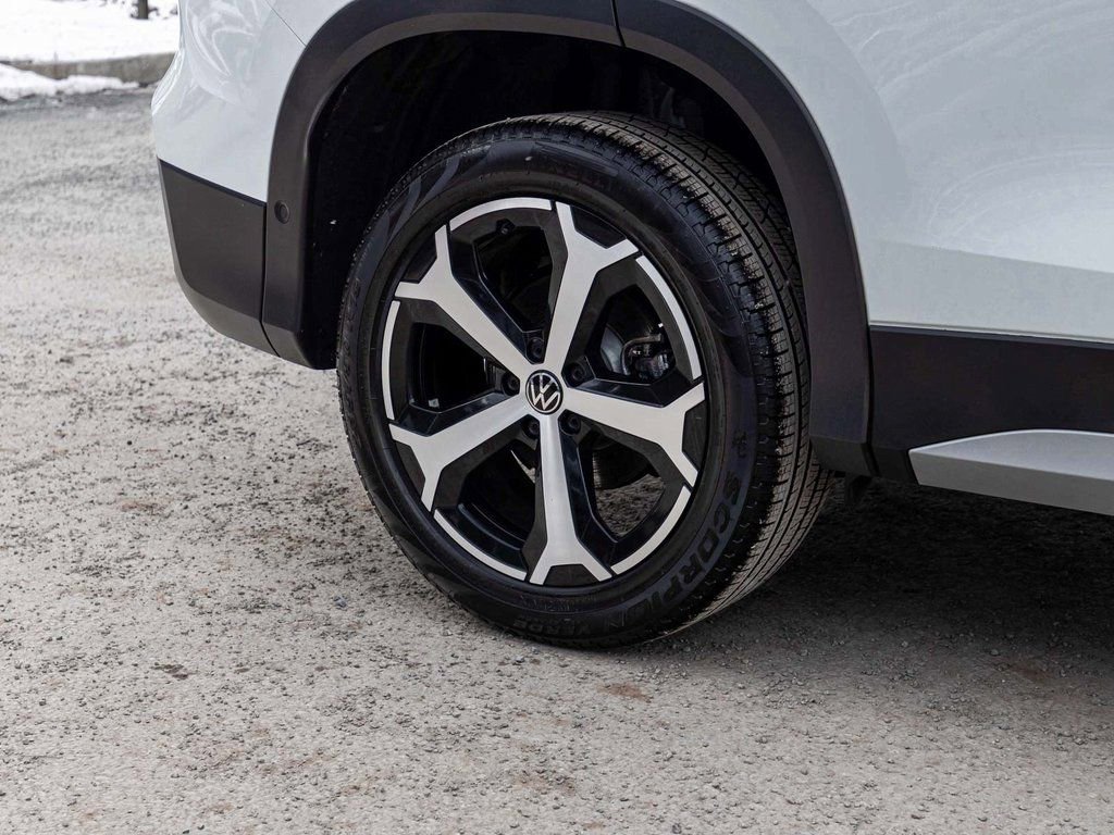 Used 2025 Volkswagen Tiguan SE image 10