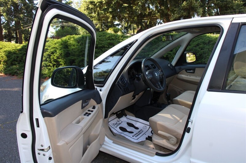 Used 2012 Suzuki SX4 LE FWD image 5