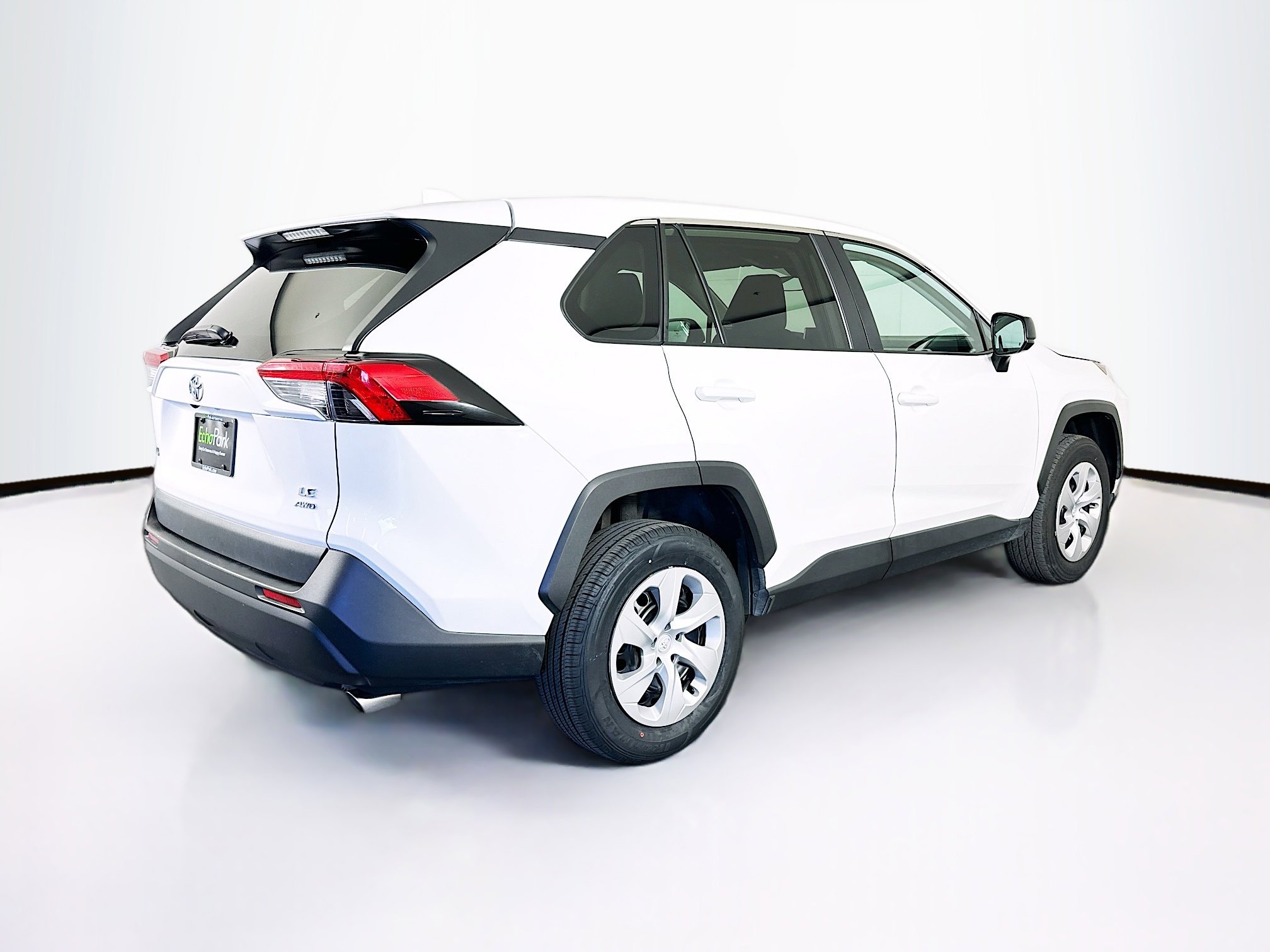 Used 2024 Toyota RAV4 LE image 9