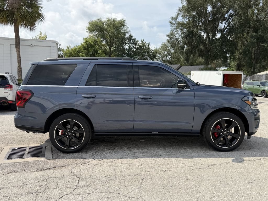 Used 2022 Ford Expedition Limited AWD/4WD image 4