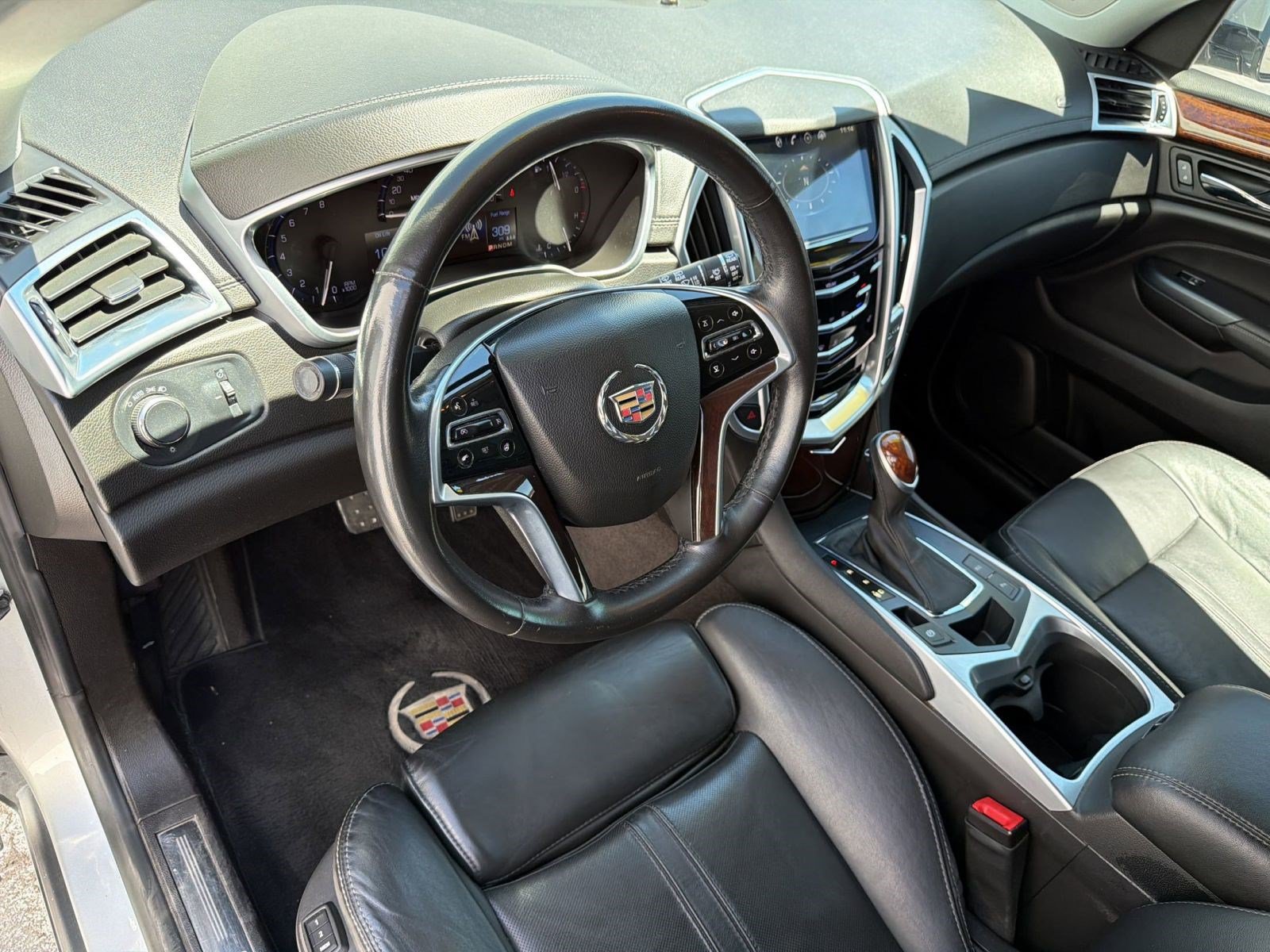 Used 2016 Cadillac SRX Luxury FWD image 3