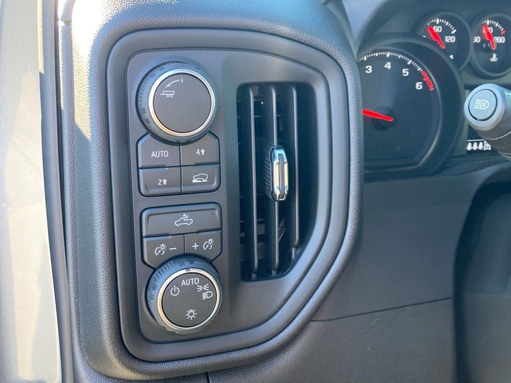 New 2026 Chevrolet Silverado 1500 Custom w/ Turbomax Blackout Package AWD/4WD image 18