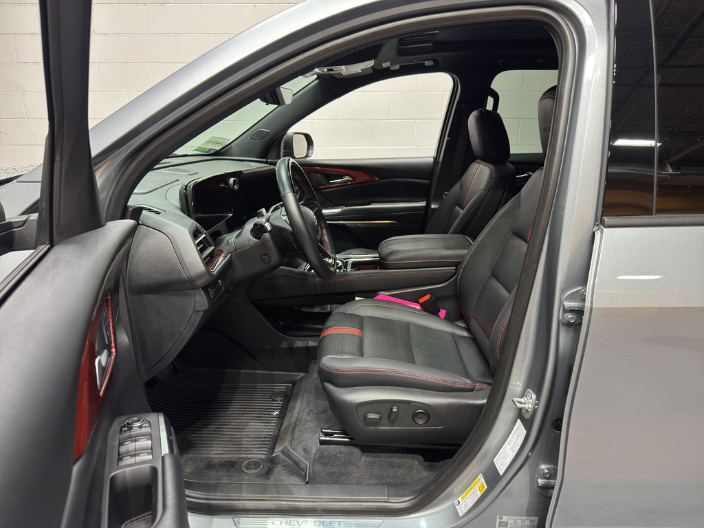 Used 2025 Chevrolet Traverse RS image 19