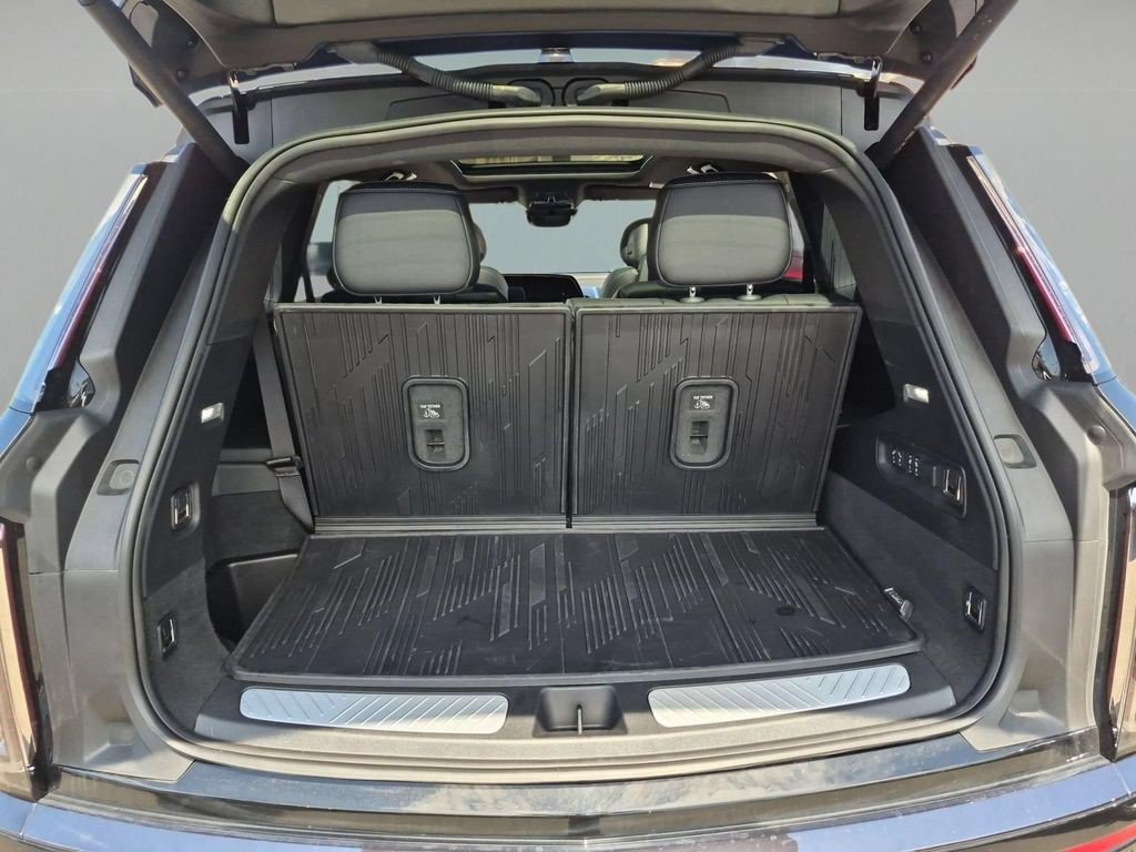 Certified 2026 Cadillac Vistiq Luxury w/ LPO, Floor Liner Package AWD/4WD image 25