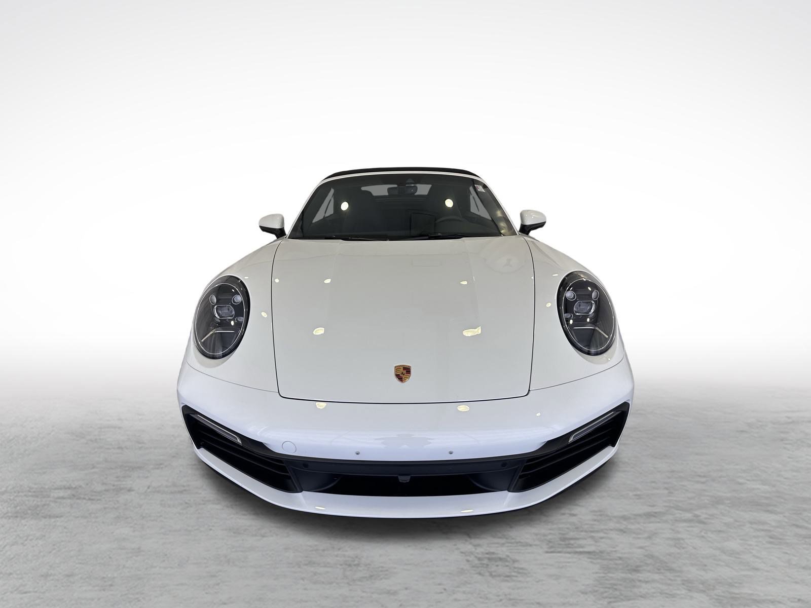 Used 2023 Porsche 911 Carrera image 2