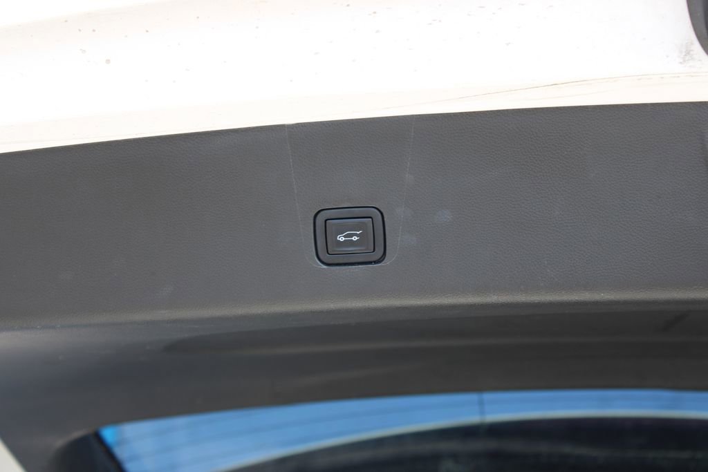 Used 2023 Chevrolet Traverse Premier image 14