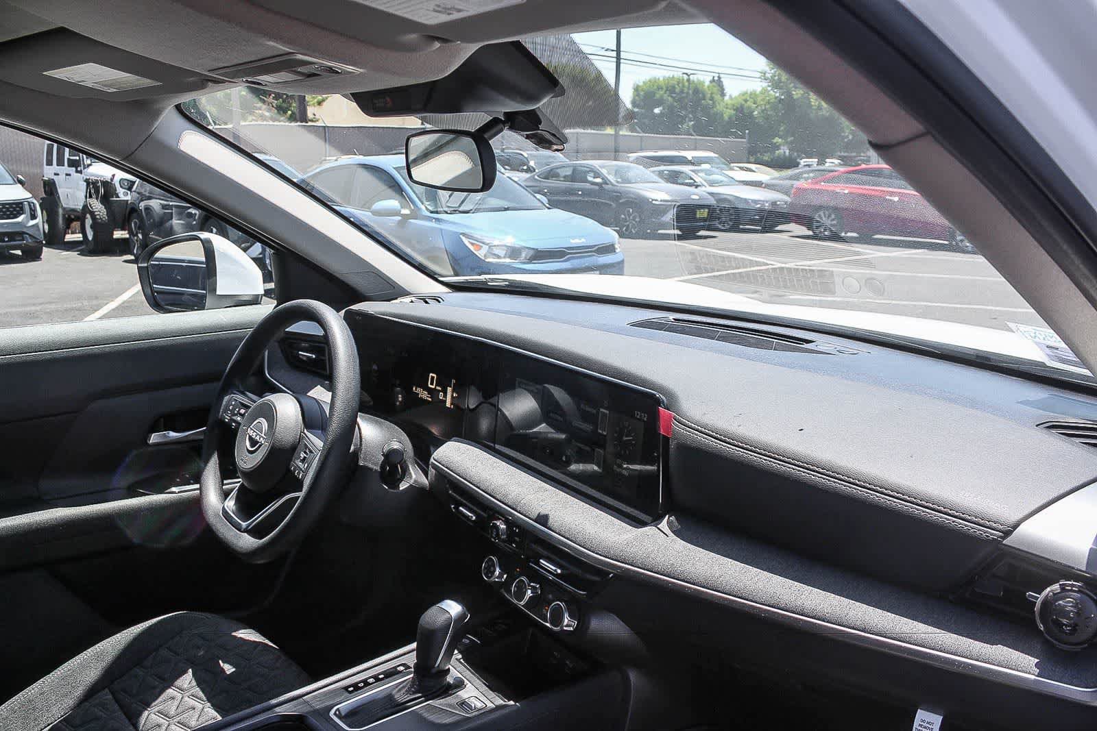 Used 2025 Nissan Kicks SV FWD image 21