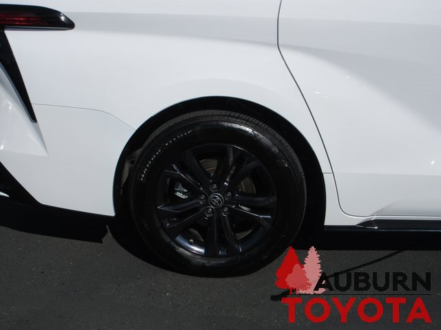 Certified 2025 Toyota Sienna XSE image 4