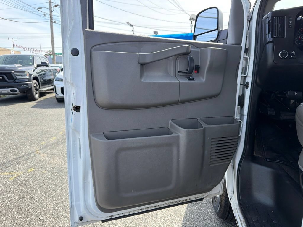 Used 2018 Chevrolet Express 3500 LT w/ LT Preferred Equipment Group RWD image 19