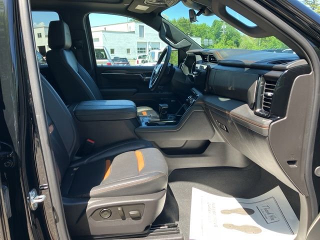 Used 2024 GMC Sierra 1500 AT4 w/ Technology Package AWD/4WD image 14