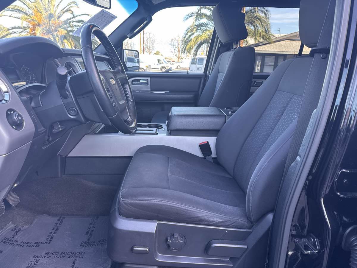 Used 2017 Ford Expedition XLT image 17