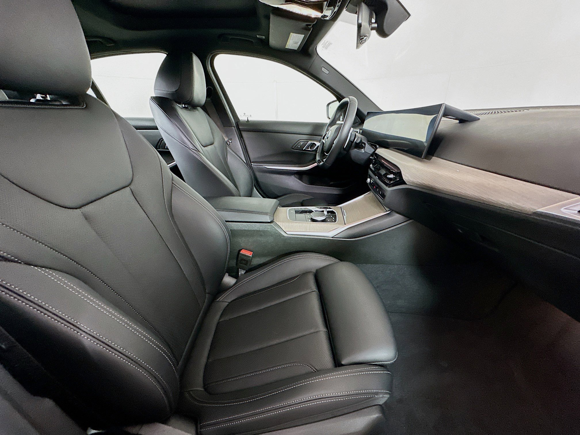 Used 2025 BMW 330i Sedan image 32