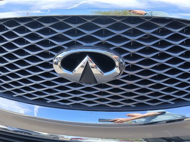Used 2018 INFINITI QX80 2WD w/ Deluxe Technology Package image 2