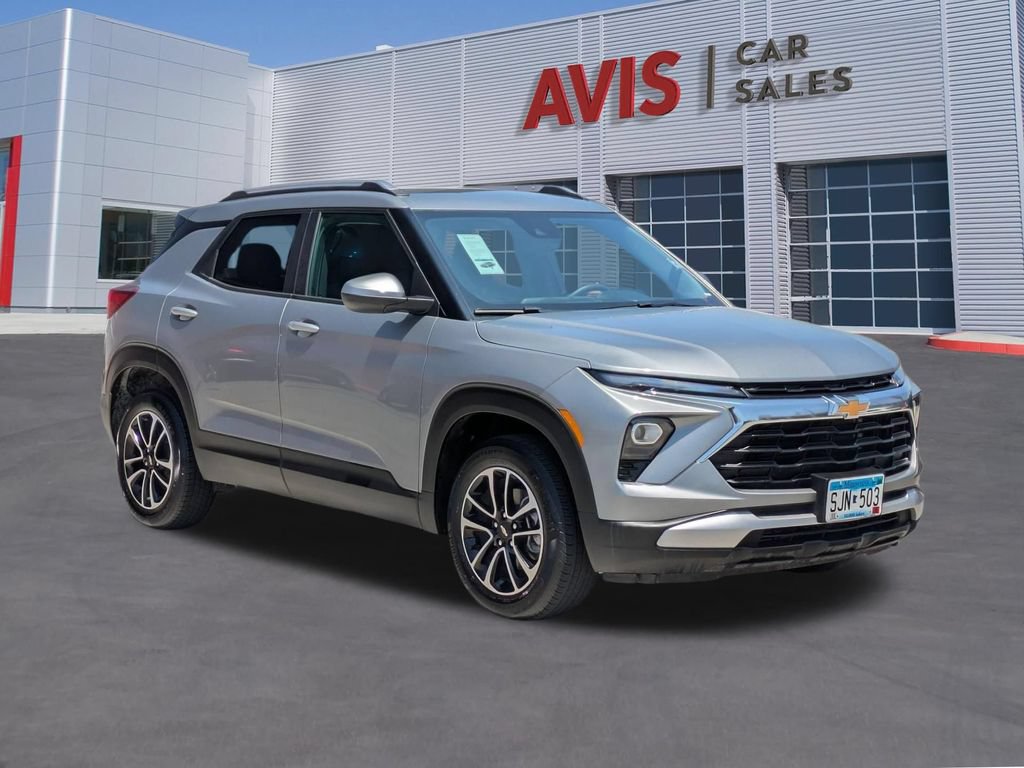 Used 2025 Chevrolet TrailBlazer LT AWD/4WD image 3