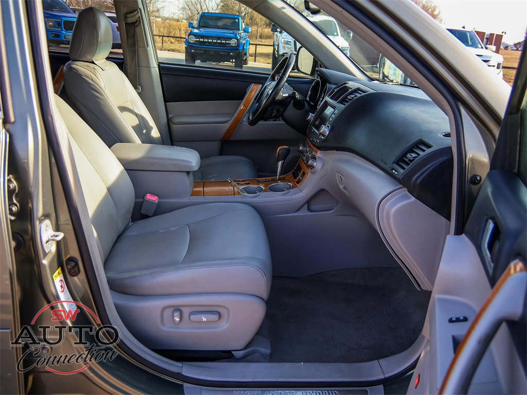 Used 2010 Toyota Highlander Limited image 16