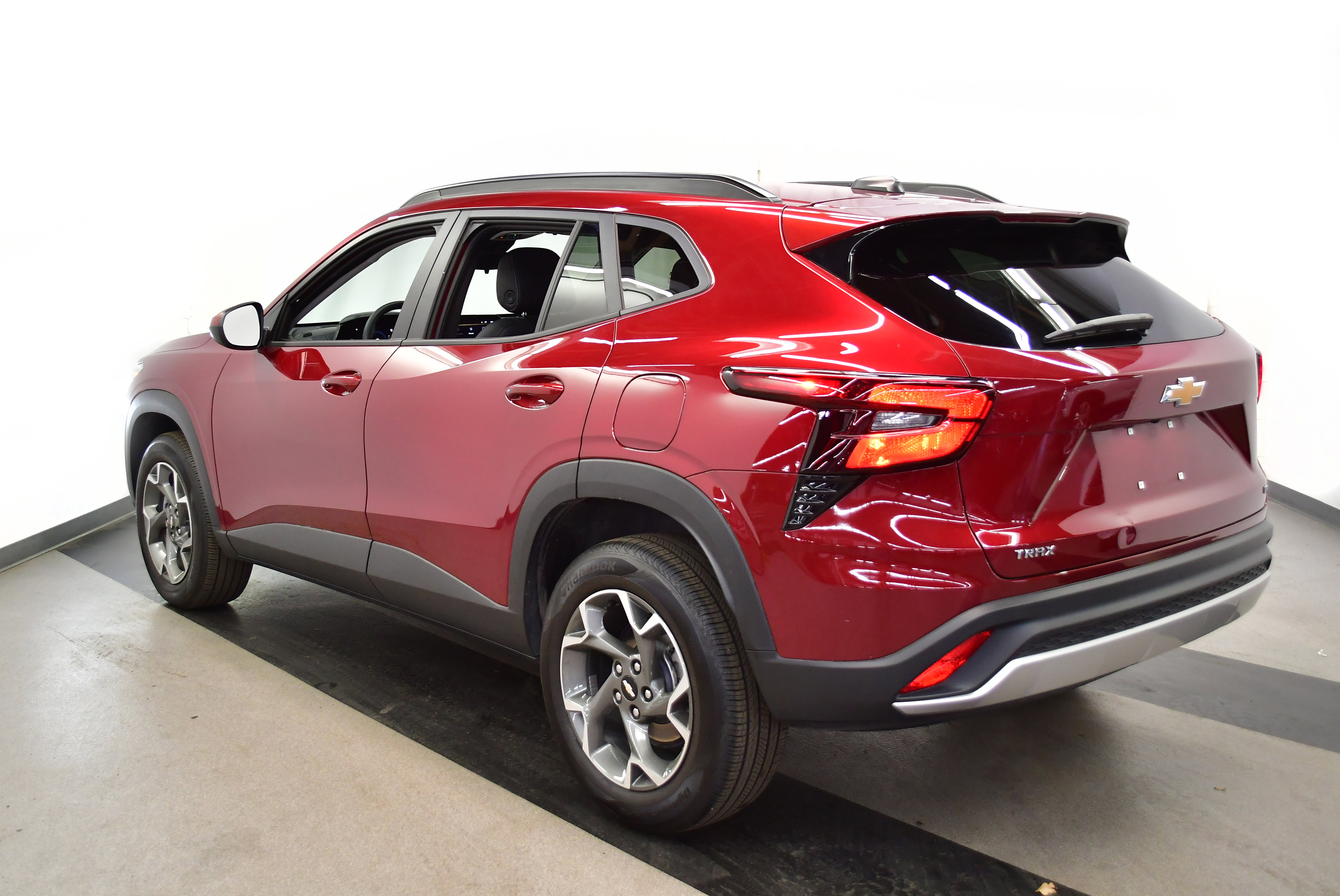 Used 2025 Chevrolet Trax LT image 5