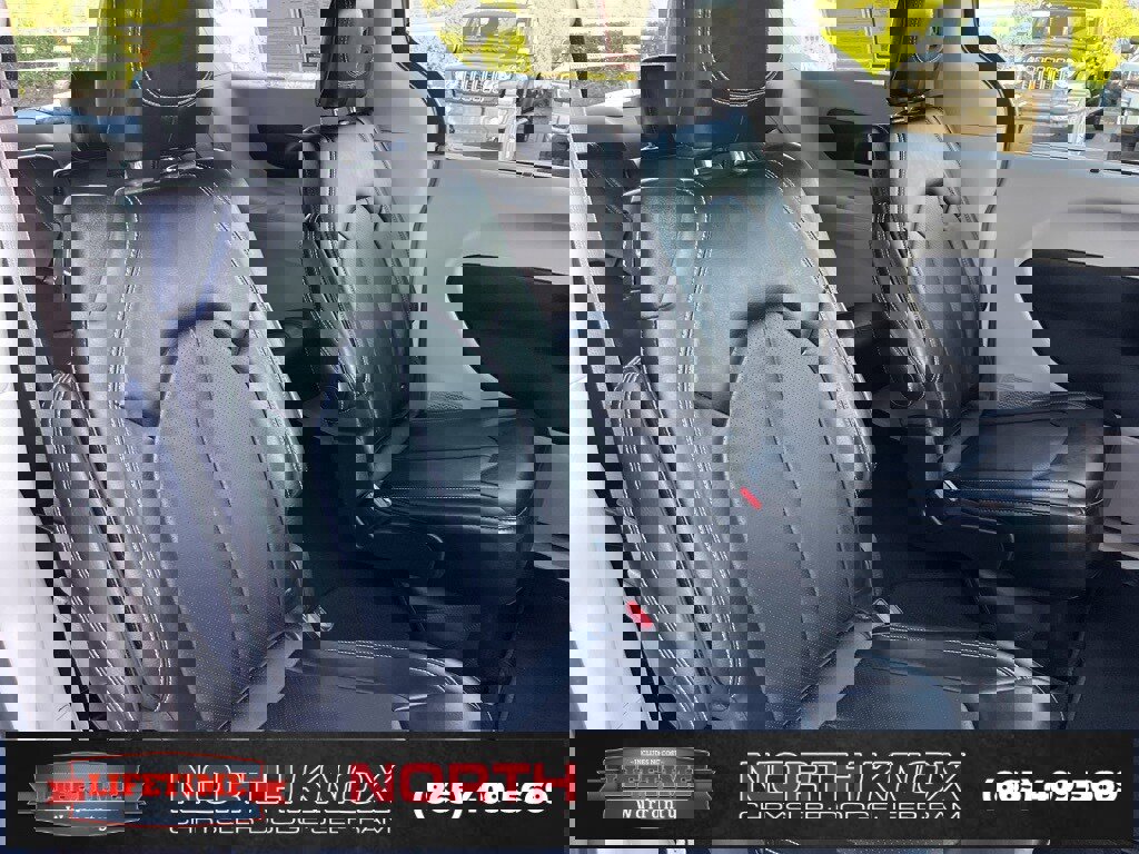 Used 2024 Chrysler Pacifica Touring-L image 25