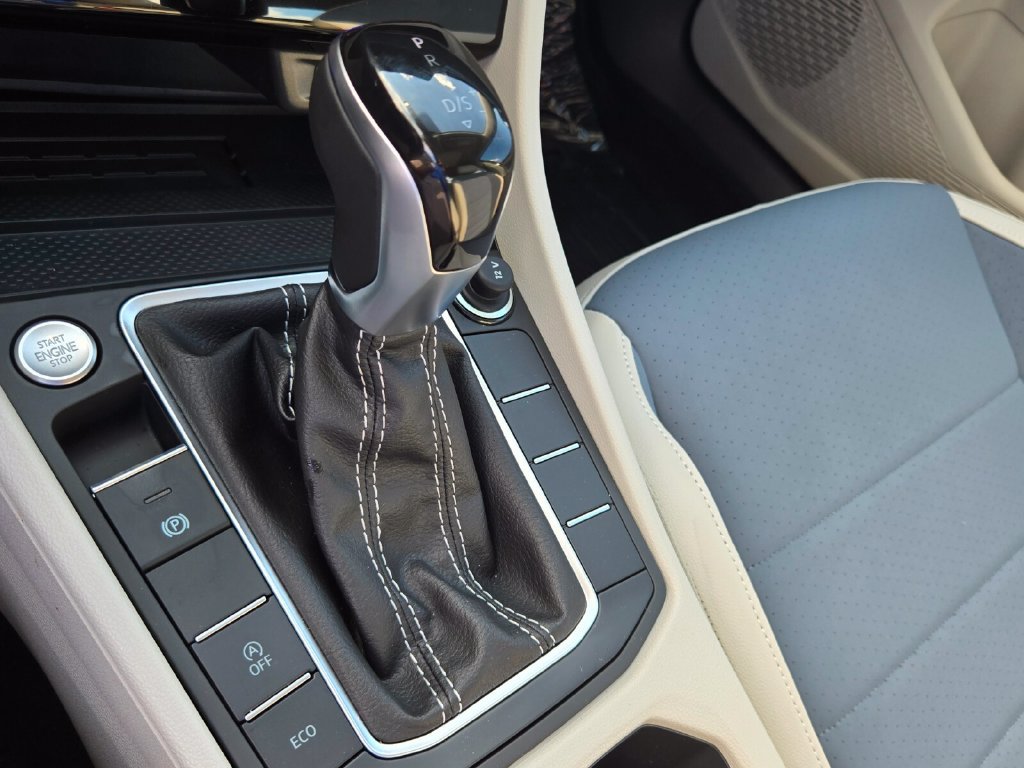 New 2027 Volkswagen Jetta SE FWD image 10