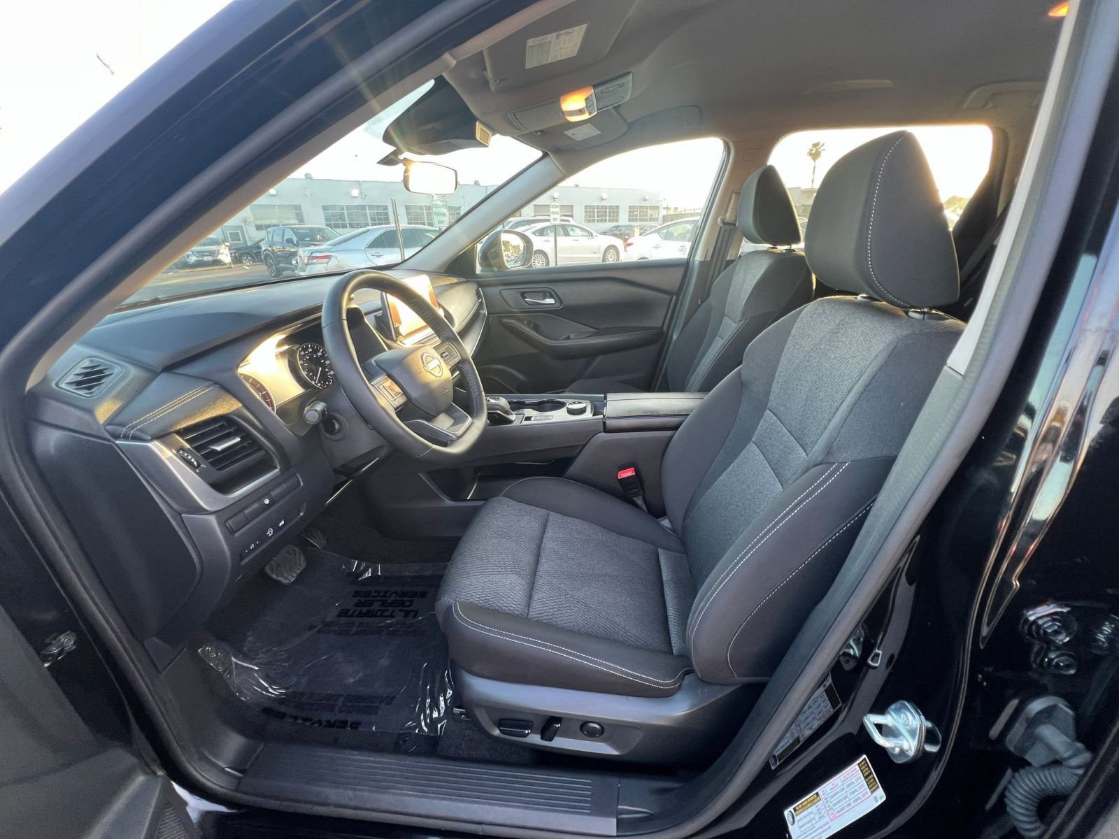 Used 2025 Nissan Rogue SV AWD/4WD image 30