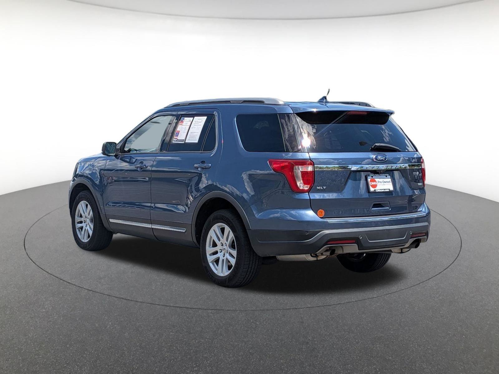 Used 2018 Ford Explorer XLT w/ Equipment Group 202A AWD/4WD image 4