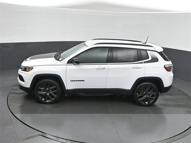 New 2026 Jeep Compass Latitude image 34