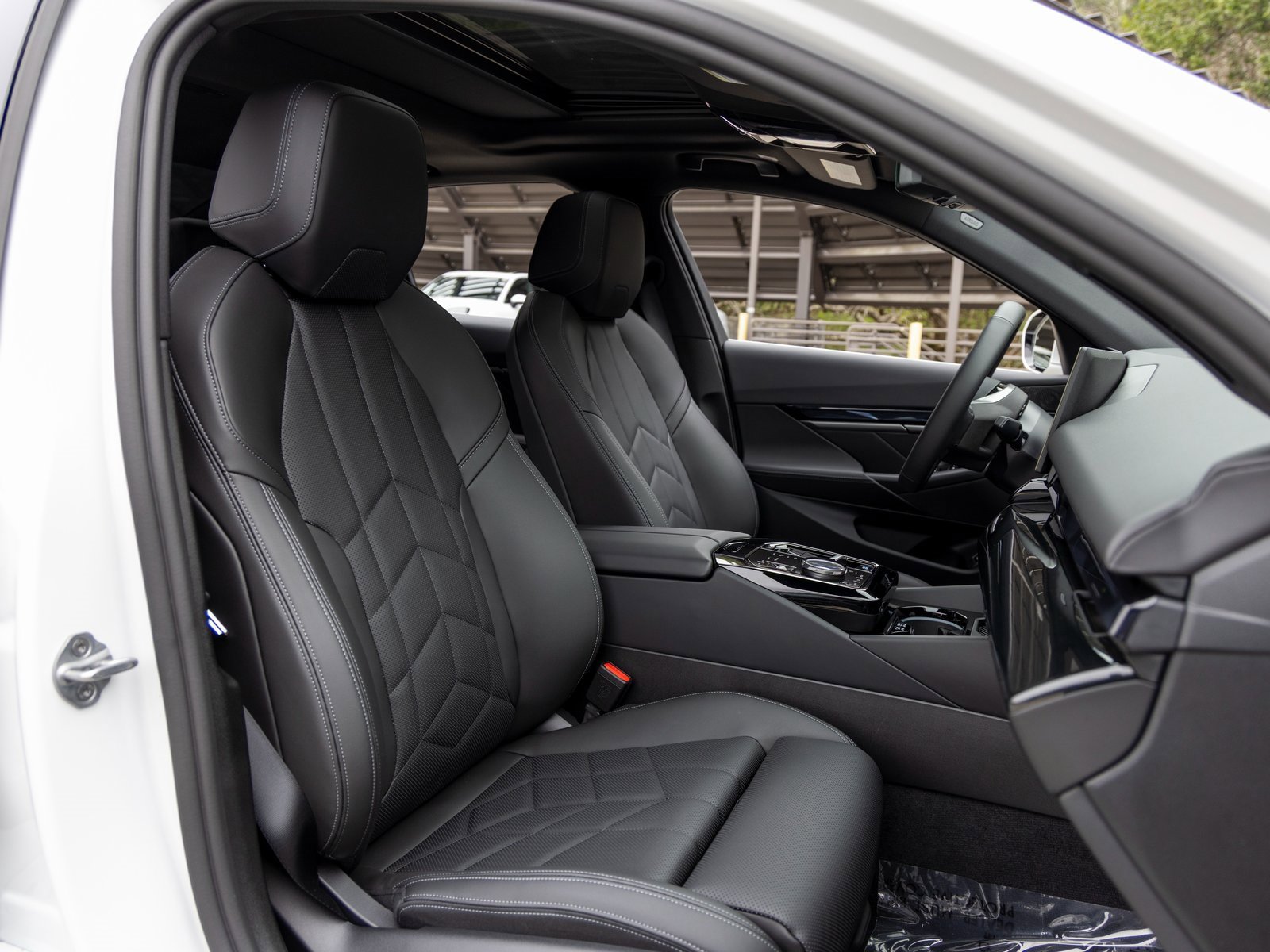 Used 2025 BMW i5 xDrive40 w/ Premium Package image 56