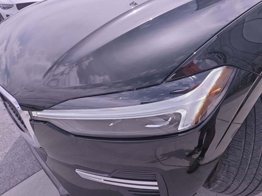 Used 2023 Volvo XC60 B5 Core image 36