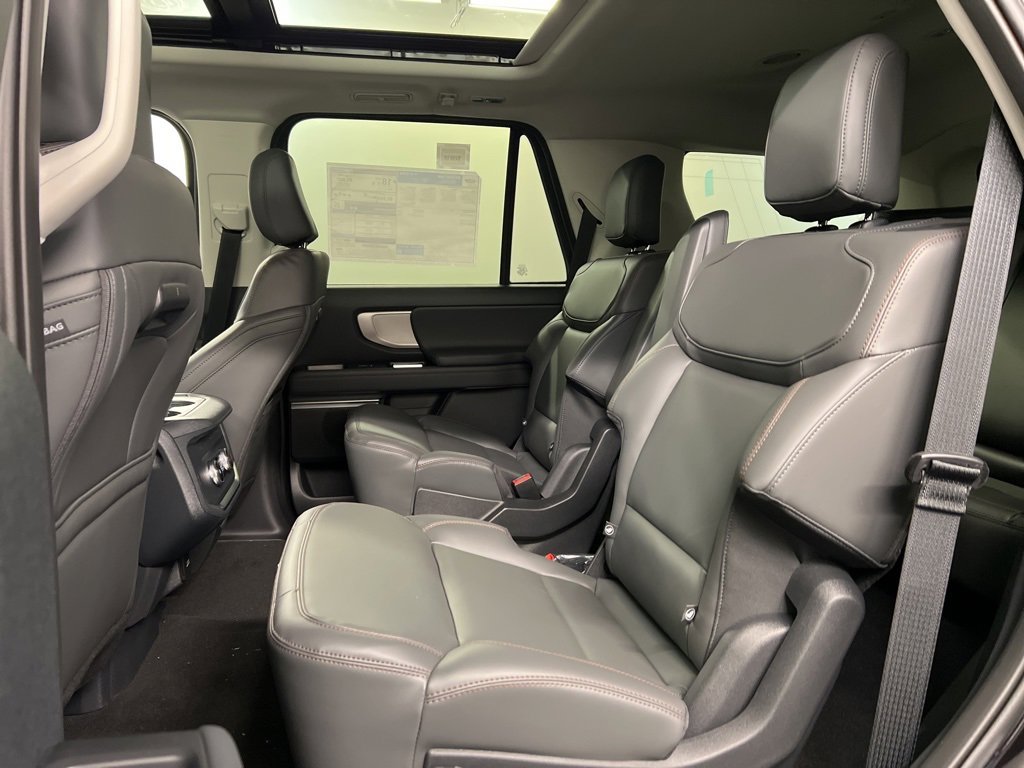 New 2025 Ford Expedition Active image 32