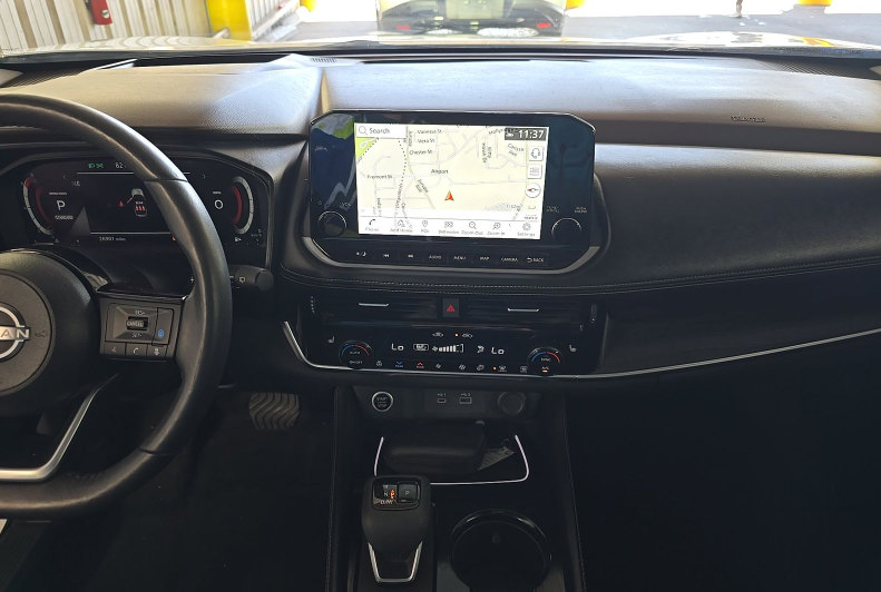Used 2023 Nissan Rogue Platinum w/ Platinum Premium Package FWD image 8
