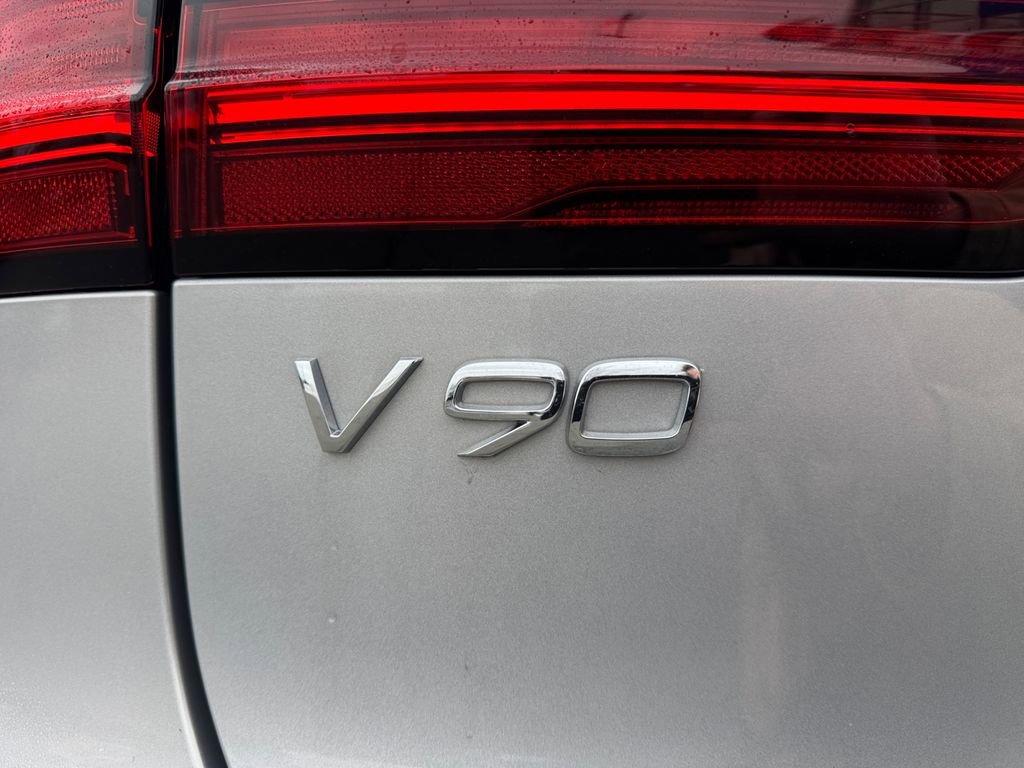 Certified 2025 Volvo V90 B6 Cross Country Plus image 8