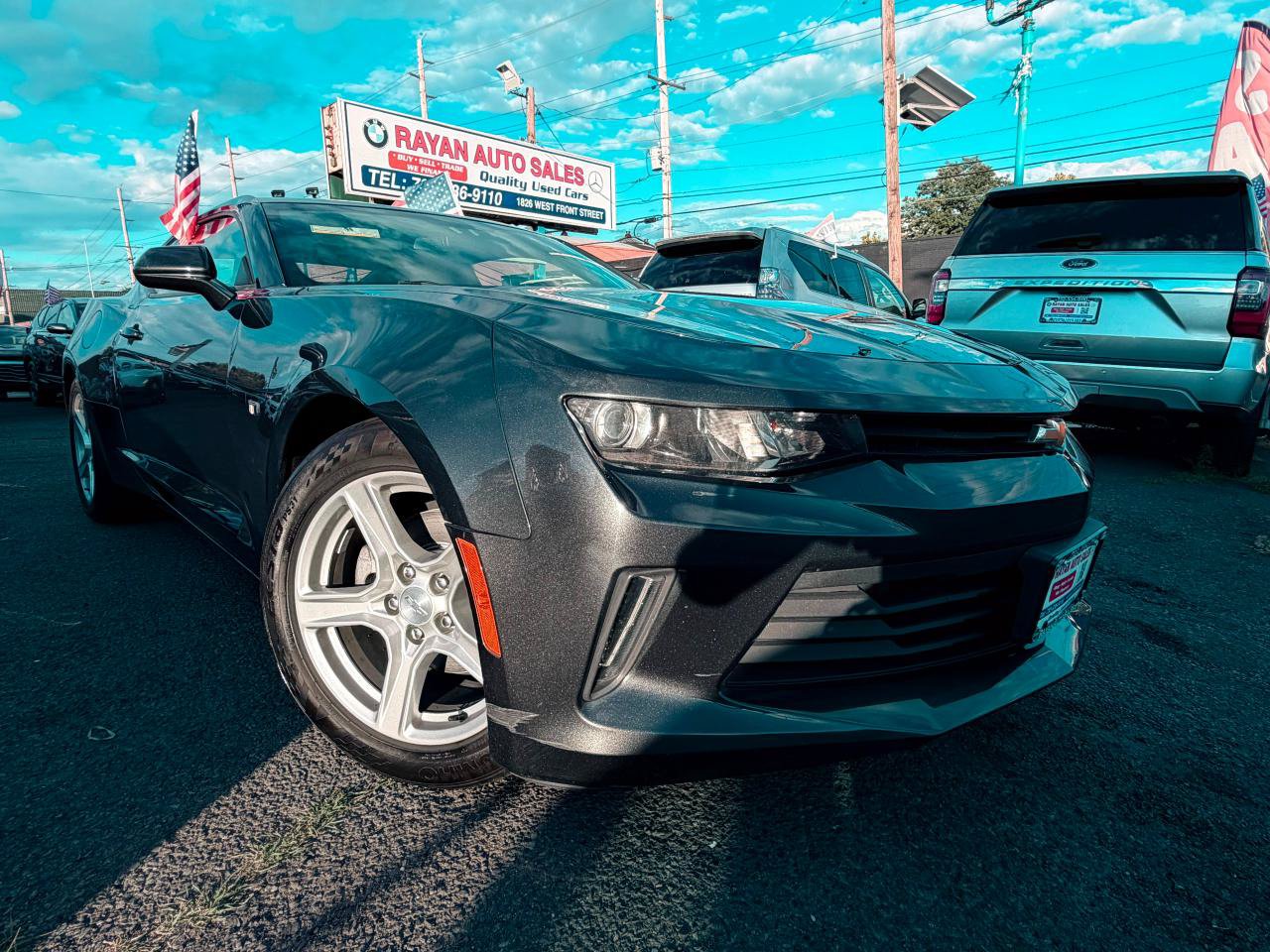 Used 2018 Chevrolet Camaro LT RWD image 3