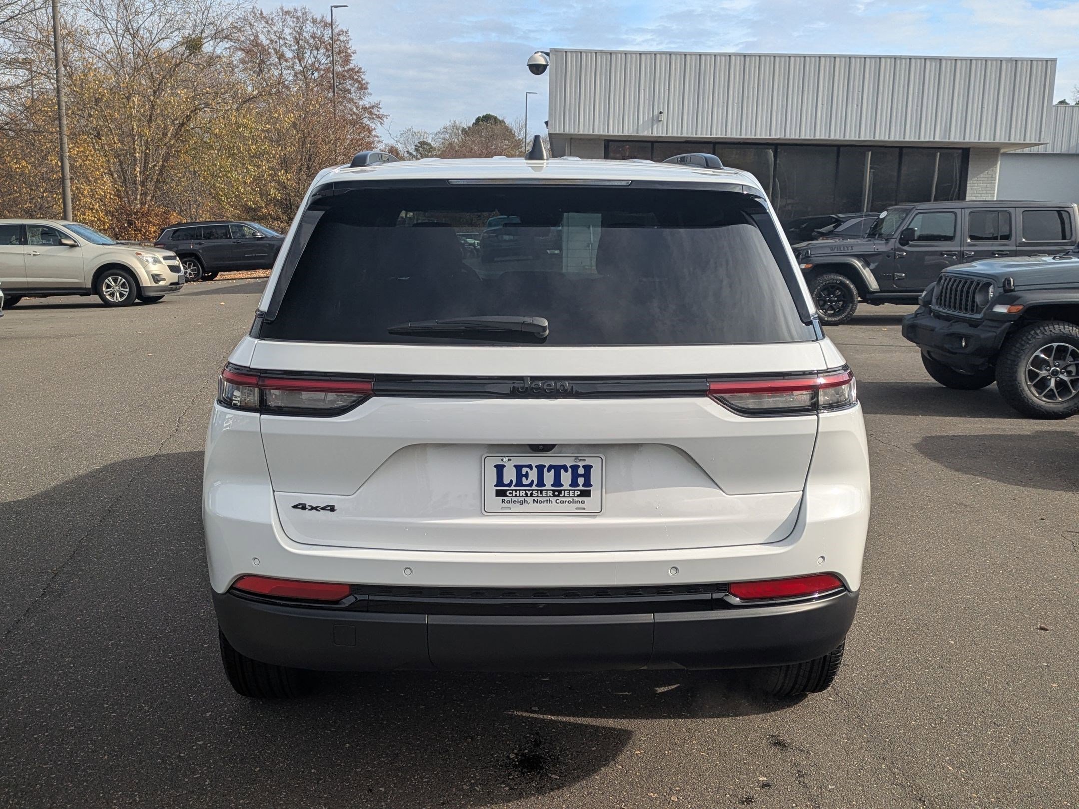Used 2025 Jeep Grand Cherokee Altitude image 6