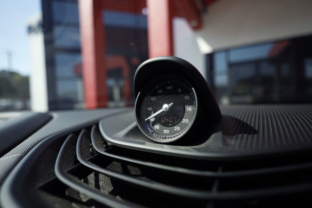 Used 2021 Porsche Taycan image 18