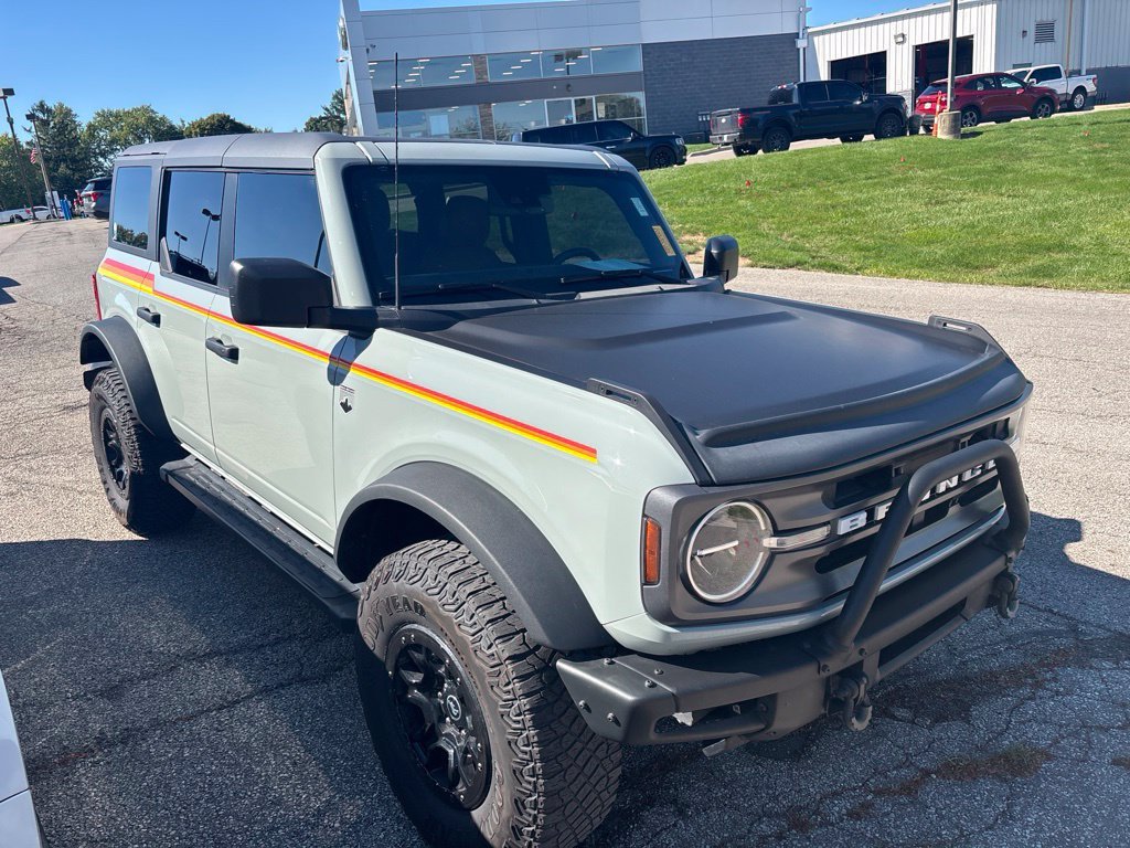 Used 2023 Ford Bronco Big Bend w/ Sasquatch Package AWD/4WD image 2