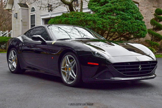 Used 2016 Ferrari California T RWD image 20