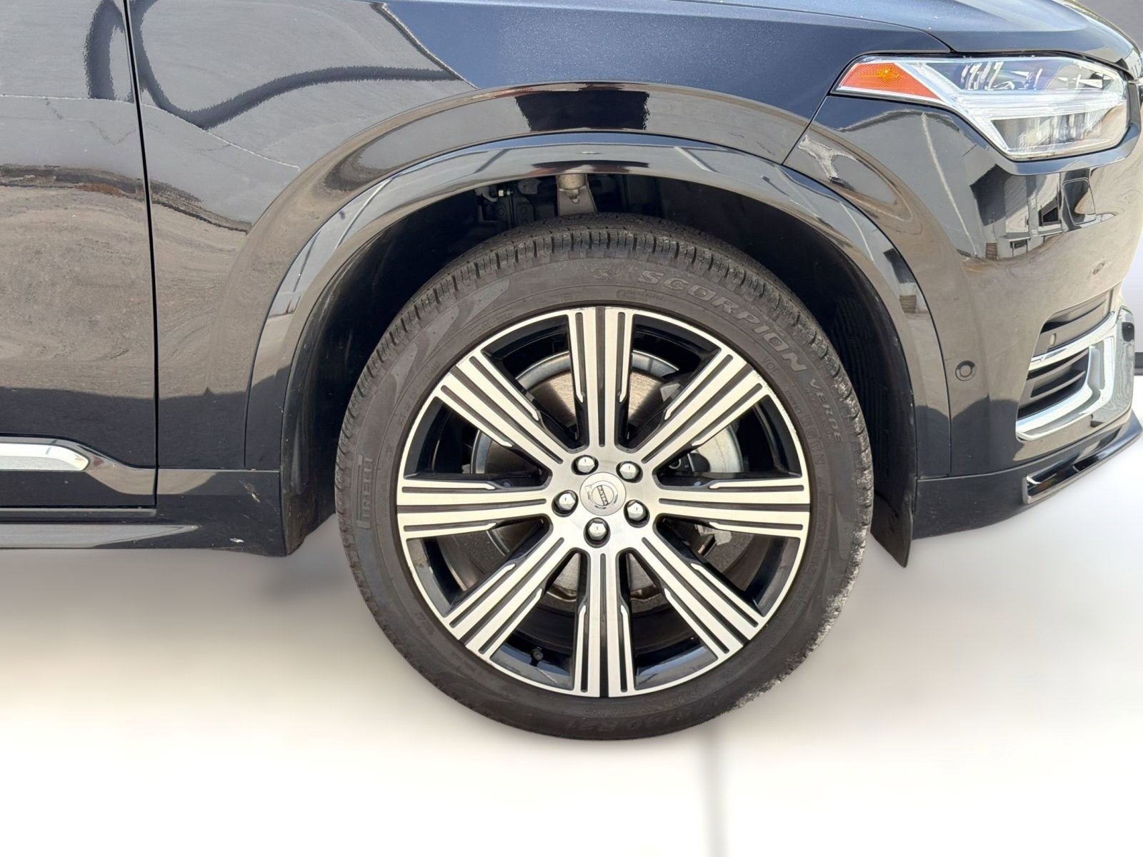 Certified 2024 Volvo XC90 B6 Plus w/ Protection Package Premier image 12