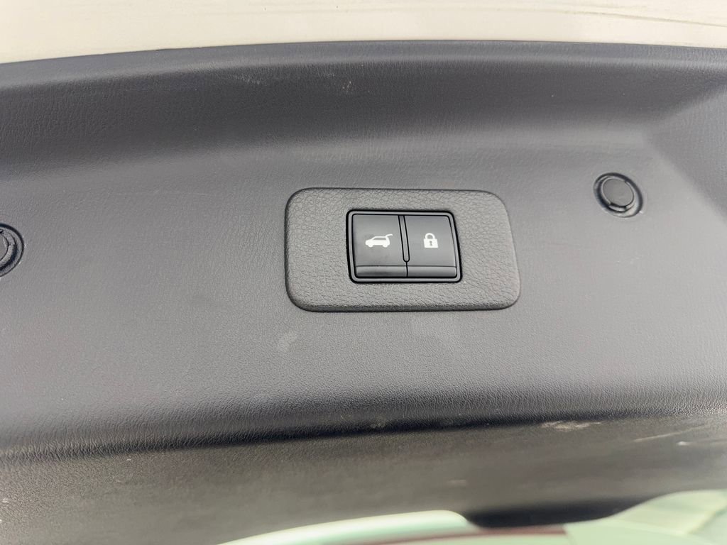 Used 2024 Nissan Armada SL image 90