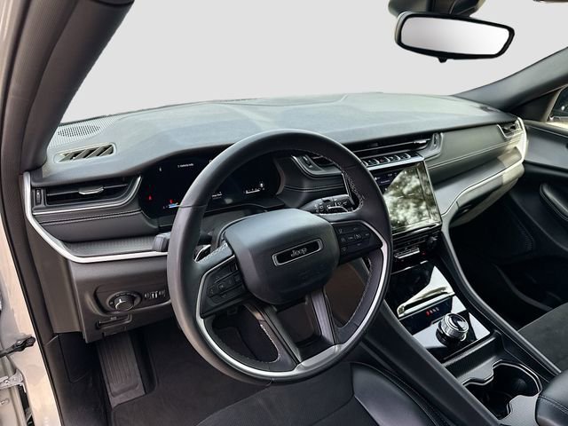 Used 2024 Jeep Grand Cherokee Altitude RWD image 24