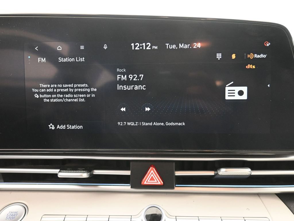 Used 2024 Hyundai Elantra Limited image 12